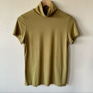 T-Tahari Green Short Sleeve Turtleneck Top - Size: Small
